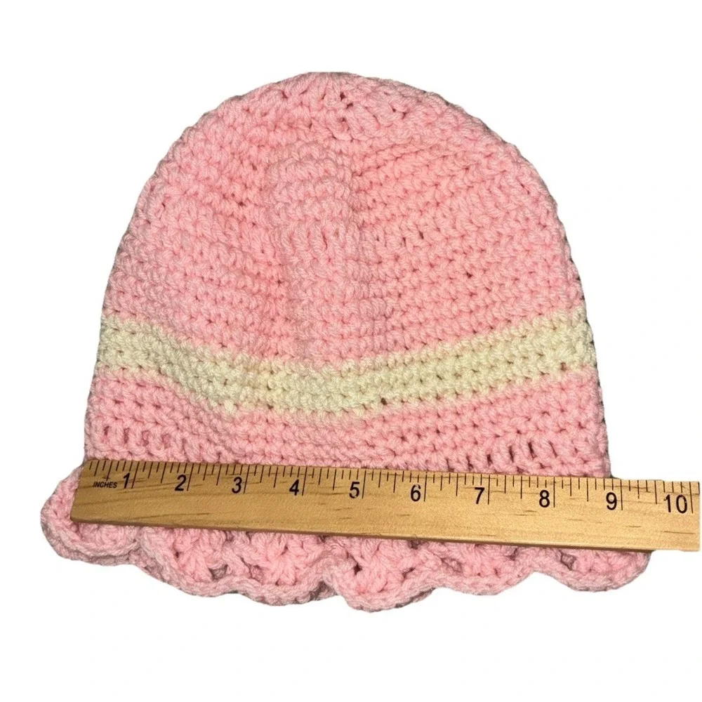 Beanie Hat Women's Pink White Crochet Handmade Scalloped Hem One Size NEW‎